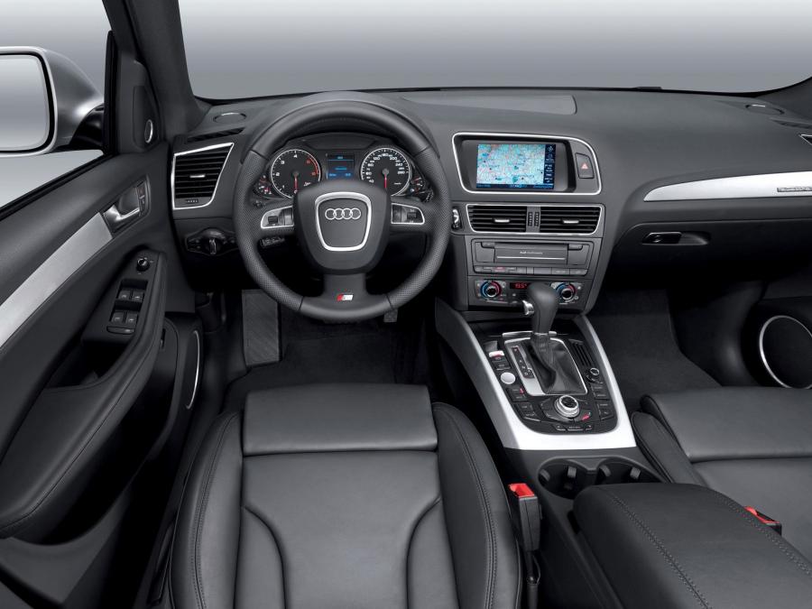 Торпедо Audi Q5 3.0 TDI Quattro S-Line (8R) 2008 года  (фото 19 из 21)